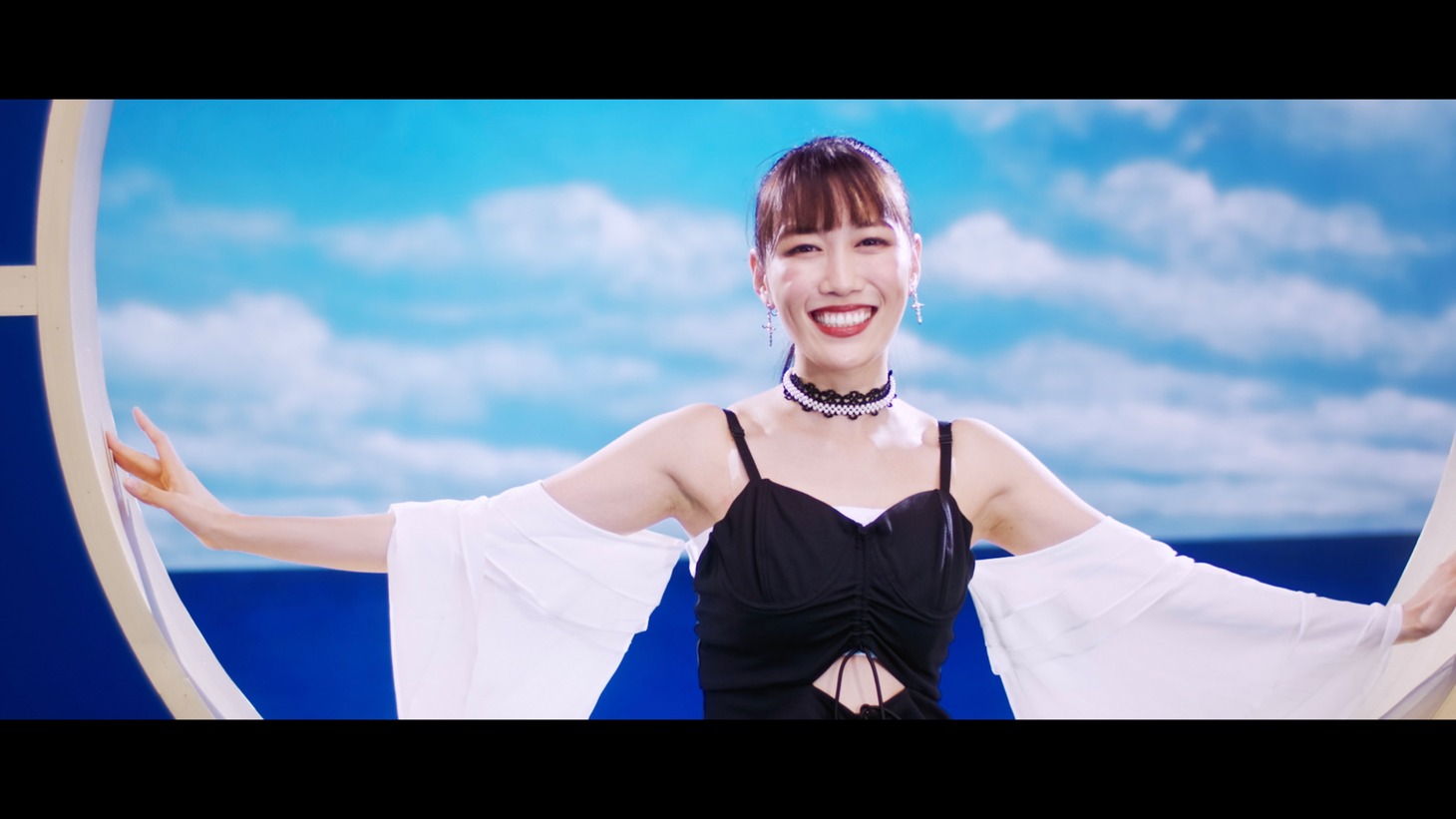 高城れに「Voyage！」ミュージックビデオより。