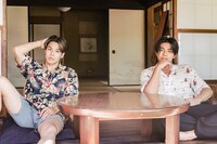 左からRIKU、武知海青。