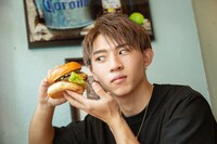 「平野莉玖＆RKS RICKY スタイル＆フォトブック（仮）」より。