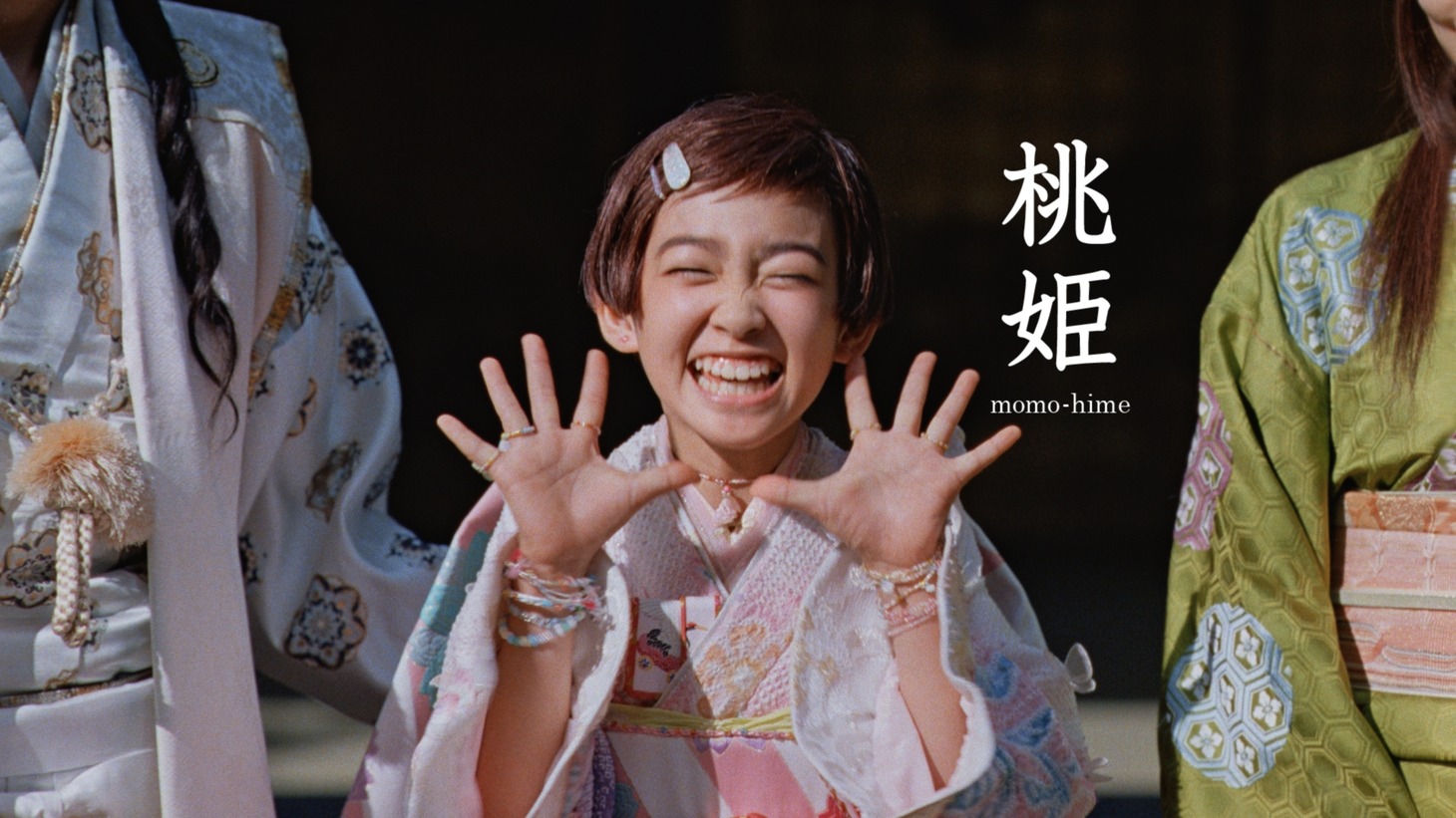 au新CM「つながる歌」編より。