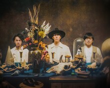 RADWIMPS。中央が野田洋次郎（Vo, G）。