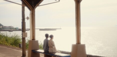 下灘駅で撮影された「僕は君じゃなきゃダメみたい」MVのワンシーン。