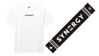「SYNERGY」特典付きチケットに付属するTシャツとタオル。