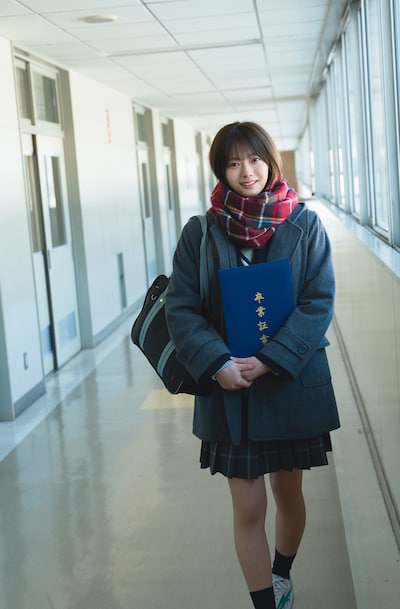 田村保乃1st写真集「一歩目」ミニブックの表紙。（Photo by Takeo Dec. ）