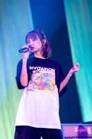 HARUNA（Vo, G）（撮影：ヤオタケシ）