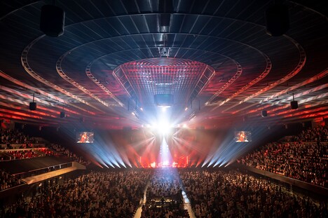 「SCANDAL 15th ANNIVERSARY LIVE『INVITATION』」の様子。（撮影：ヤオタケシ）