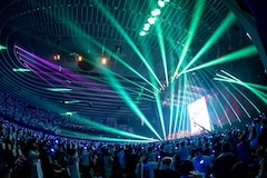 Scandalが大阪城ホールで迎えた結成15周年記念日 新旧楽曲で魅せたバンドの現在地 ライブレポート 写真12枚 音楽ナタリー