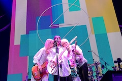 Scandalが大阪城ホールで迎えた結成15周年記念日 新旧楽曲で魅せたバンドの現在地 ライブレポート 写真12枚 音楽ナタリー