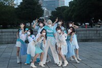 「イヤフォン・ライオット」のダンスパフォーマンスを披露する私立恵比寿中学。