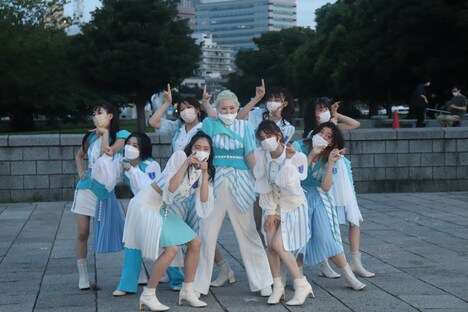 「イヤフォン・ライオット」のダンスパフォーマンスを披露する私立恵比寿中学。