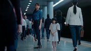テレビCM「LifeとWear / WOMENジーンズ地下鉄篇」より。