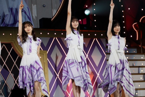左から齋藤飛鳥、遠藤さくら、山下美月。