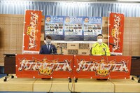 左から西川貴教（T.M.Revolution）、三日月大造滋賀県知事。