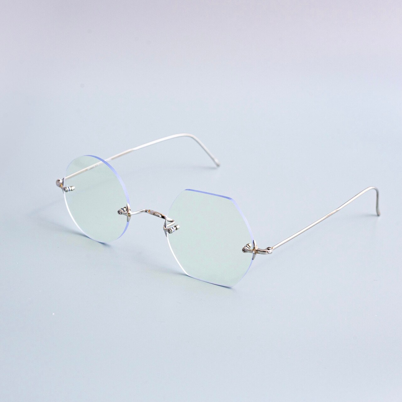 柴田聡子のオリジナル眼鏡フレーム発売、丸と六角形の