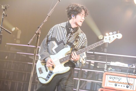 穴見真吾（B）（撮影：ハヤシマコ）