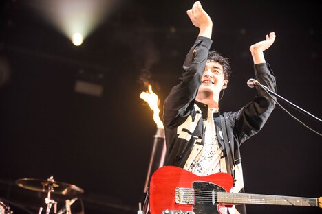 小林壱誓（G）（撮影：ハヤシマコ）