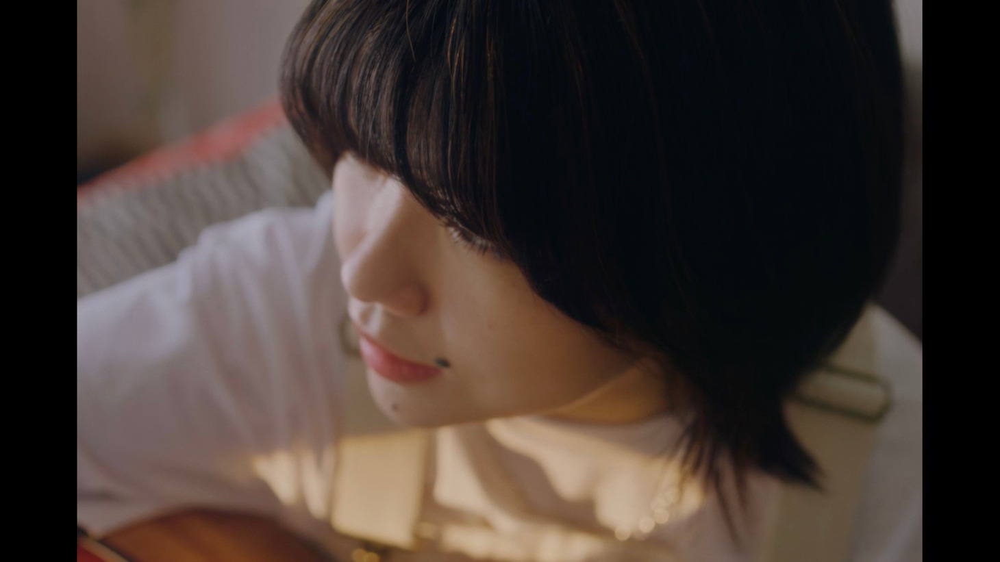 松本千夏「歌って」ミュージックビデオより。
