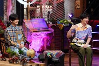 左から田中圭、千葉雄大。 (c)日本テレビ