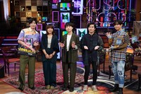 左から田中圭、Saucy Dog、千葉雄大。 (c)日本テレビ