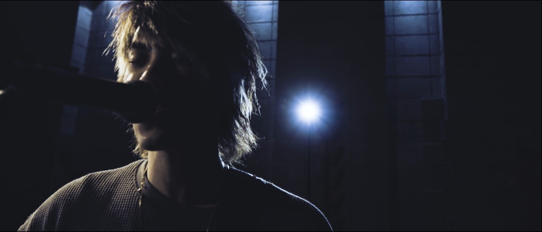 ReN「One Last Try (feat. Maisie Peters)」ライブ映像より。