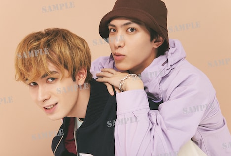 「SUPER★DRAGON OFFICIAL CALENDAR 2022」特典ポストカード サンプル (c)SDP