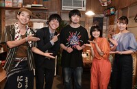 左から仲野太賀、重岡大毅（ジャニーズWEST）、井口理（King Gnu）、岸井ゆきの、木村文乃。(c)TBS