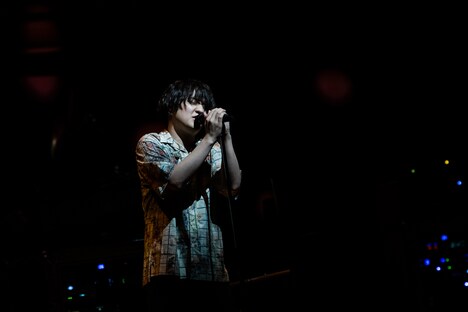 藤原聡（Vo, Piano）（撮影：溝口元海［be stupid］）