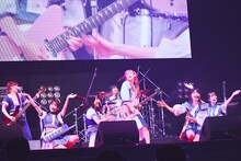 「＠JAM EXPO 2020-2021」でパフォーマンスするザ・コインロッカーズ。（撮影：溝口裕也）