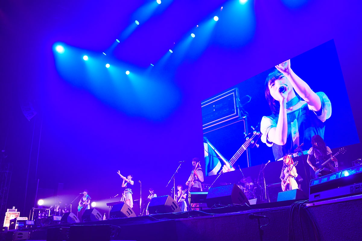 「＠JAM EXPO 2020-2021」でパフォーマンスするザ・コインロッカーズ。（撮影：溝口裕也）