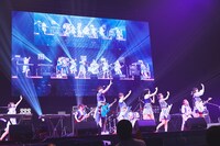 「＠JAM EXPO 2020-2021」でパフォーマンスするザ・コインロッカーズ。（撮影：溝口裕也）