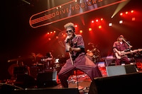 「ユニコーンツアー2021『ドライブしようよ』」千葉・森のホール21公演の様子。（撮影：三浦憲治［ライトサム］）