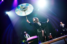 「和楽器バンド 8th Anniversary Japan Tour ∞ - Infinity -」神奈川・パシフィコ横浜 国立大ホール公演の様子。（撮影：田辺佳子）