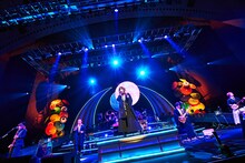 「和楽器バンド 8th Anniversary Japan Tour ∞ - Infinity -」神奈川・パシフィコ横浜 国立大ホール公演の様子。（撮影：田辺佳子）