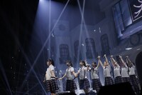 「さくら学院 The Final ～夢に向かって～」の様子。（写真提供：アミューズ）