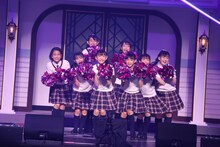 「ハートの地球」を披露するさくら学院。（写真提供：アミューズ）