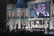 さくら学院初代卒業生と在校生のトークの様子。