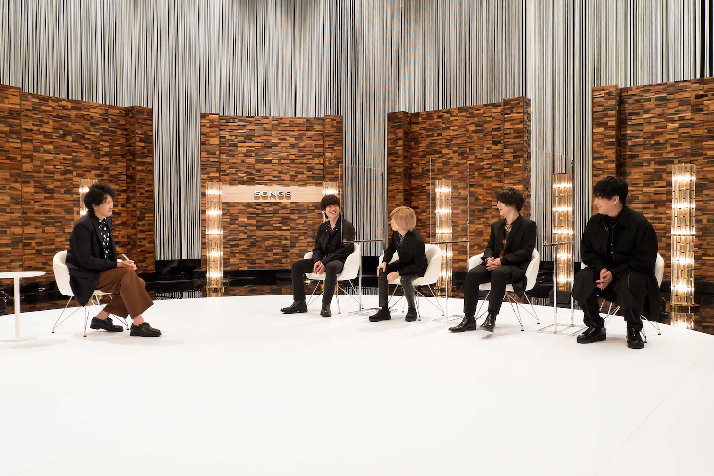 左から大泉洋、Ofiicial髭男dism。（写真提供：NHK）