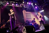 左からTAKA、綾介。（撮影：上溝恭香）