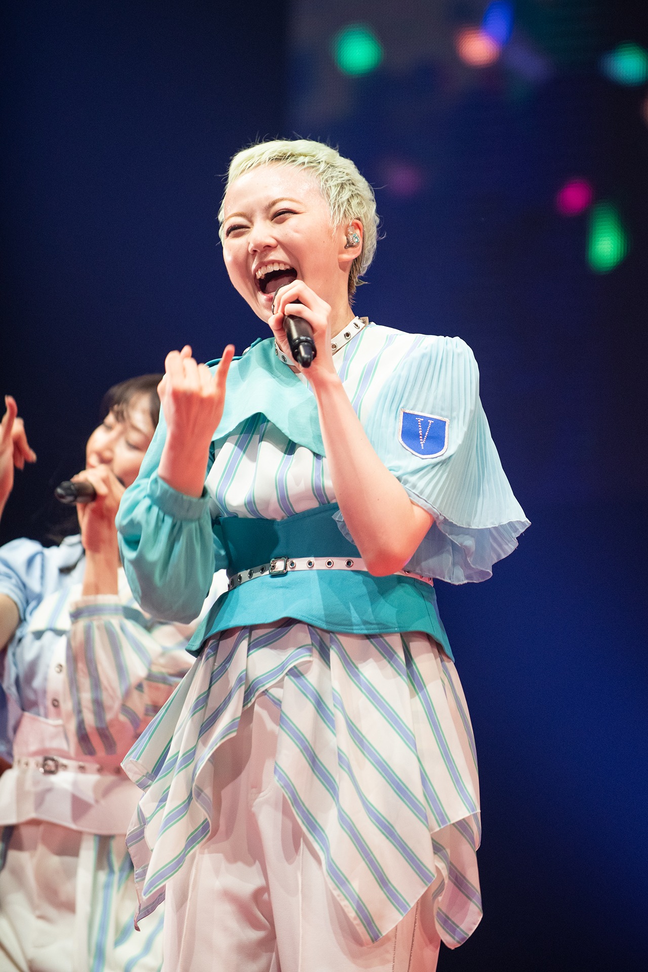 安本彩花