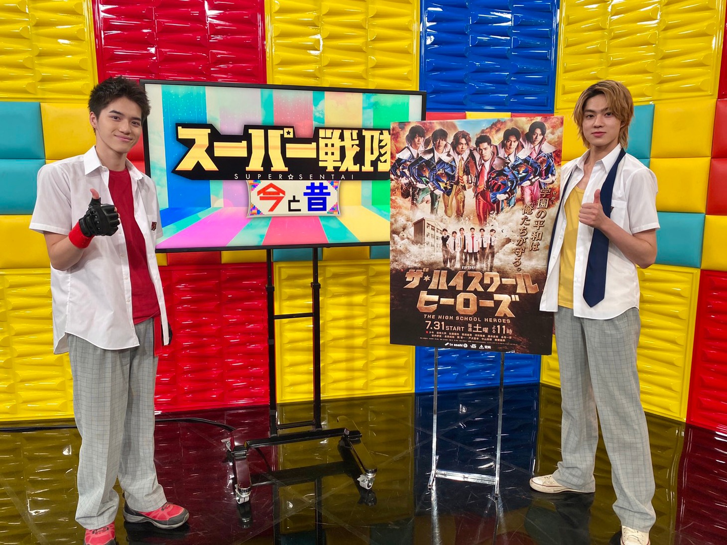 左から美 少年の岩﨑大昇、佐藤龍我。(c)テレビ朝日