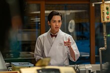 吉野北人扮する赤松幸太郎。