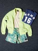 ポップストアに並ぶ古着。