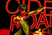 田淵智也（B）（Photo by Viola Kam［V'z Twinkle］）