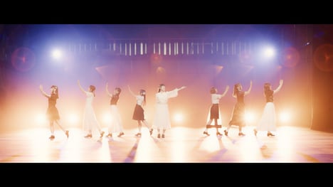 DIALOGUE+「透明できれい」ミュージックビデオより。