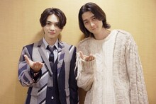 左から吉野北人、栁俊太郎。