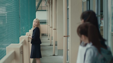 AKB48「根も葉もRumor」ミュージックビデオより (c)AKB48/ キングレコード