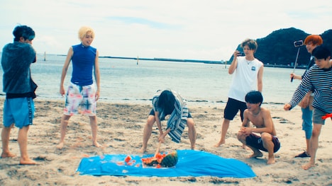 円神「TREASURE」ミュージックビデオより。