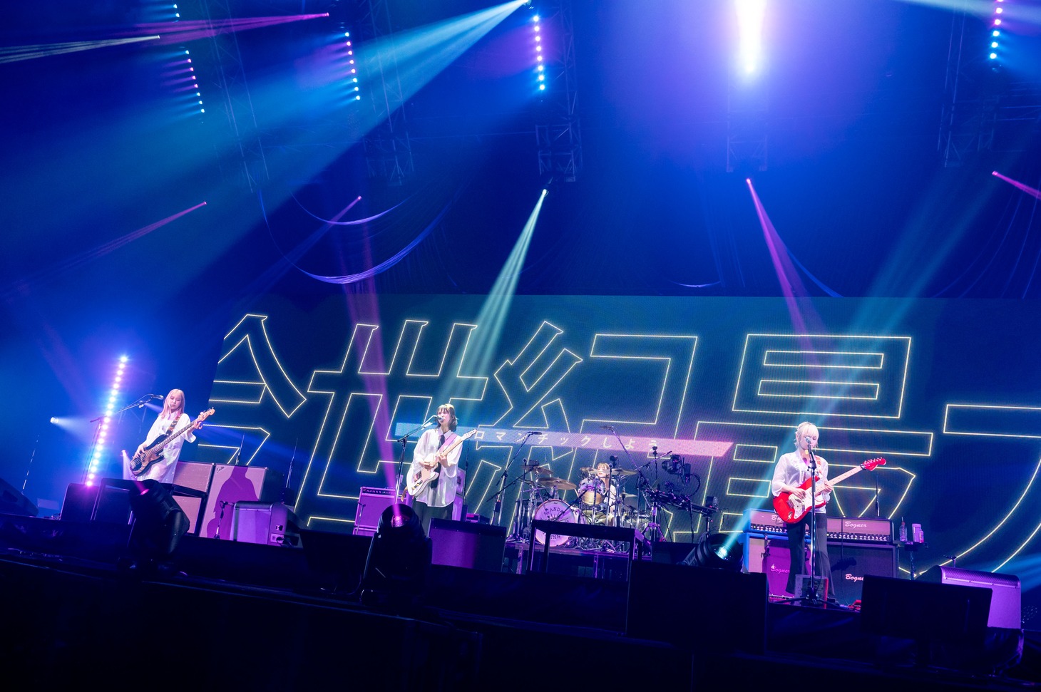 「SCANDAL 15th ANNIVERSARY LIVE『INVITATION』」の様子。（撮影：ヤオタケシ）