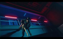 SKY-HI「Dive To World feat. Takuya Yamanaka （THE ORAL CIGARETTES） 」MVより。