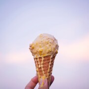 チーナ「夏はすぐ終わる」配信ジャケット